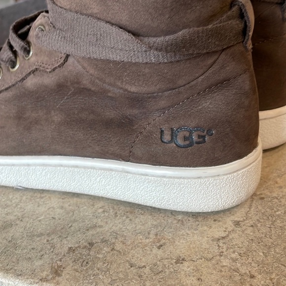Gorgeous UGG suede boots - Picture 4 of 7